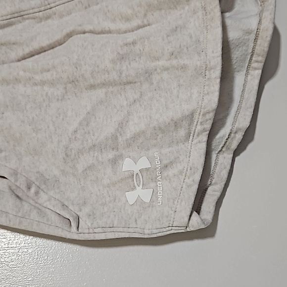 Under Amour shorts sz M - Picture 2 of 3